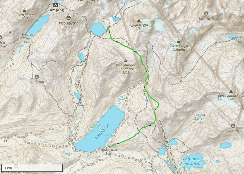 Map showing hiking trails and geographic features in a mountainous region, with labeled peaks and bodies of water.